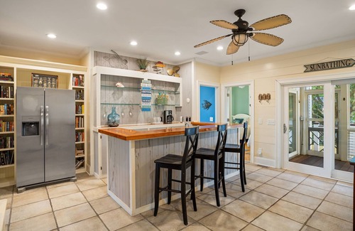 Isle of Palms Casa | Isle of Palms Luxury 6 habitaciones / 5 baños con piscina y patio trasero. A minutos de la playa!