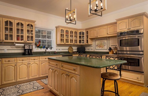 Manchester Center Casa | 6 bed 7 Bath VT retreat - rent a former B&B Greybourne House, Manchester VT