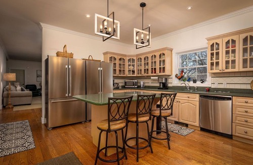 Manchester Center Casa | 6 bed 7 Bath VT retreat - rent a former B&B Greybourne House, Manchester VT