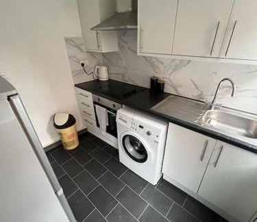 Erdington Casa | 6 bed house - 12 minutes to City Centre