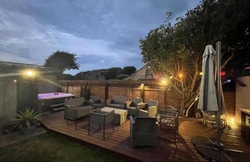 Bacton Casa | 6 Bed in Bacton oc-2187