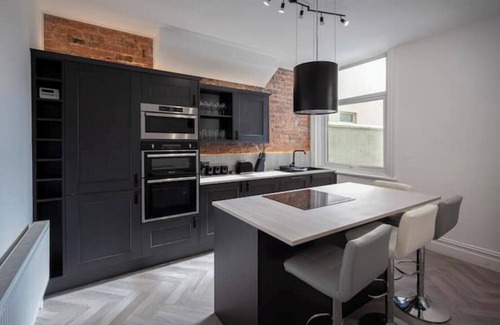 Bispham Casa | 6 bed Luxury Coastal Townhouse with free parking