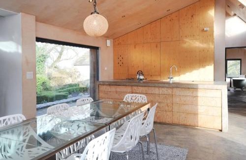 Batheaston Casa | 6-Bed Sleeps 16 Pets Allowed Hot Tub