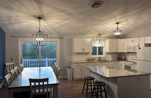 Eastward Look Casa | 6 Bed Vacation Rental! Short walk to Beach-