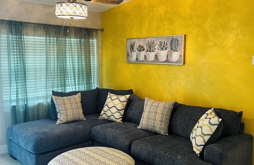 Orlovista Casa | 6-bedroom 3bath "Clue" Themed home near parks
