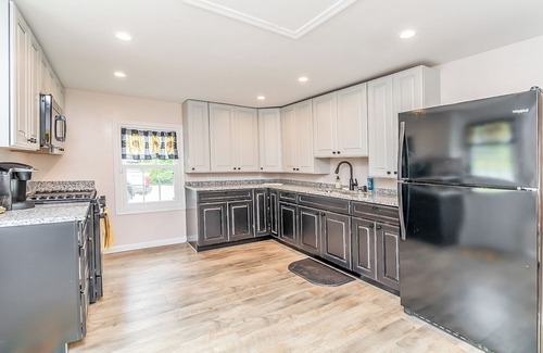 Perryville Otro | 6 Bedroom 4 Bathroom 1870 Farmhouse. Right next to Great Wolf & Hollywood Casino