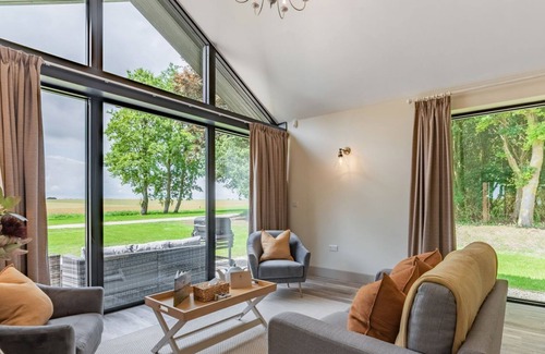 East Ilsley Cabaña | 6 bedroom accommodation in East Ilsley, near Newbury