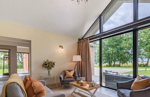 East Ilsley Cabaña | 6 bedroom accommodation in East Ilsley, near Newbury