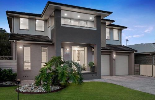 The Entrance North Casa | 6 Bedroom Beach & Lake Oasis
