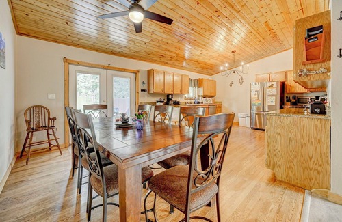 Spring Valley Casa | 6 Bedroom Cabin w/Galactic Lake View, Hot Tub, WiFi, Family Adventures and MORE!