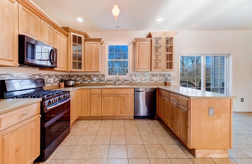 Chester Casa | 6 bedroom colonial house