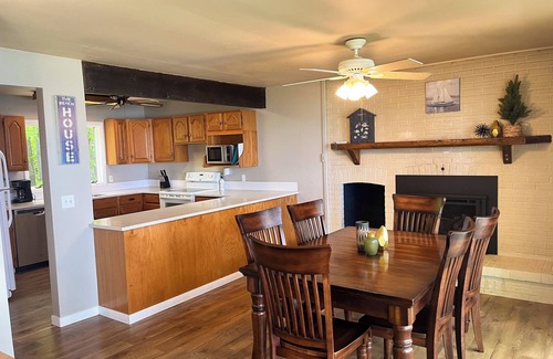 Manistee Casa | 6 bedroom Cottage in Manistee on Lake Michigan. Stairs to private beach