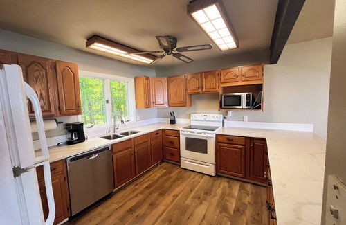 Manistee Casa | 6 bedroom Cottage in Manistee on Lake Michigan. Stairs to private beach
