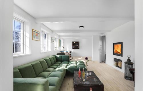Arnager Casa | 6 Bedroom Cozy Home In Rønne