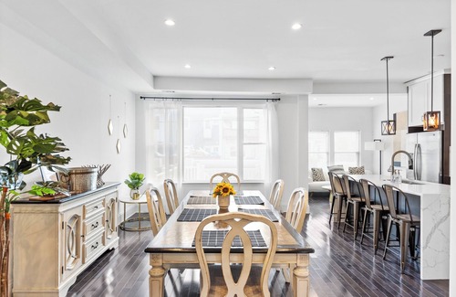 Columbia Heights Casa | 6-Bedroom DC Brownstone - Dual Kitchens, Multiple Living Areas