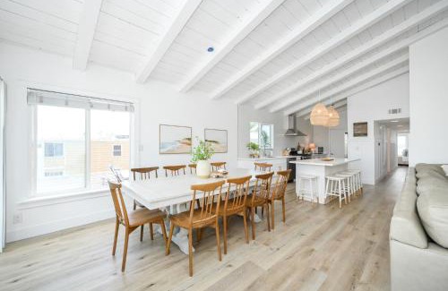 Balboa Peninsula Casa | 6 Bedroom Duplex near the Balboa Pier and Fun Zone with AC
