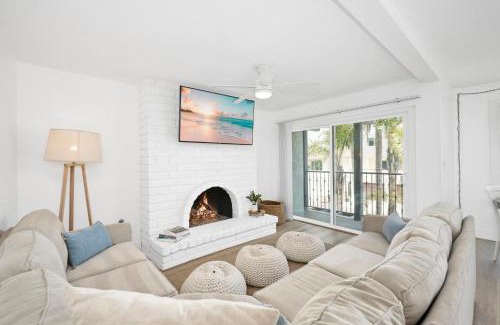 Balboa Peninsula Casa | 6 Bedroom Duplex near the Balboa Pier and Fun Zone with AC
