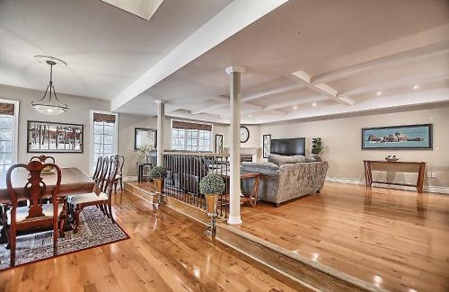Alcona Casa | 6 Bedroom Executive Cottage near Innisfil Beach Park