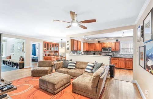 Atlanta Casa | 6 Bedroom Family Home Near Emory & CDC