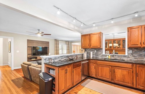 Atlanta Casa | 6 Bedroom Family Home Near Emory & CDC