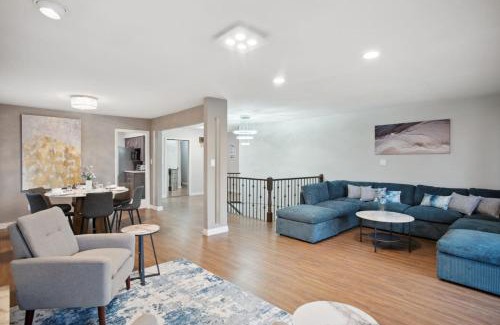 Killarney Casa | 6 Bedroom Family Home with Indoor Arcade, BBQ, Huge Backyard & Pickleball