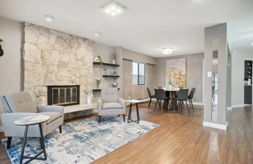 Killarney Casa | 6 Bedroom Family Home with Indoor Arcade, BBQ, Huge Backyard & Pickleball