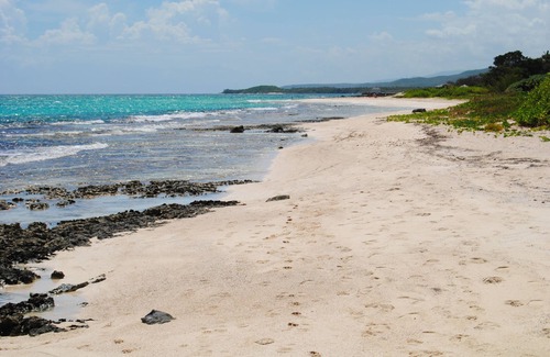 Duncans Casa | 6-bedroom half house in Duncans Bay with AC, Security and manager on duty 24/7