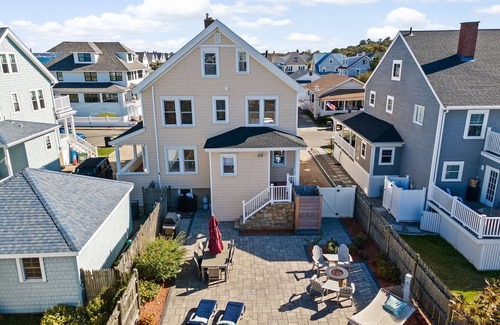 Waveland Casa | 6 Bedroom house steps from the sandy beach