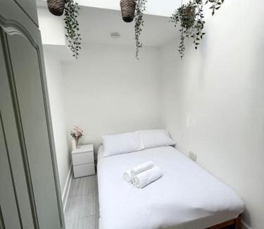 Bunhill Apartamento | 6 bedroom in a 3 apartment building complex, great for large group bookings, central London location