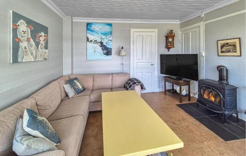 Askvoll Casa | 6 Bedroom Lovely Home In Holmedal