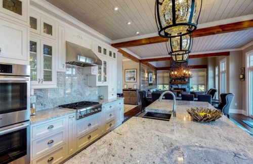 Pointe au Baril Casa | 6-Bedroom Luxury Estate with Resort Amenities and 5⭐️Fishing on Georgian Bay