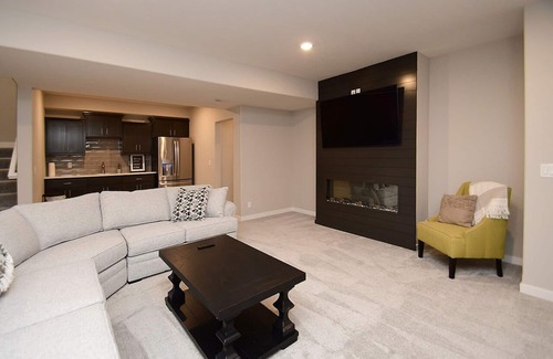 Elkhorn Casa | 6 Bedroom New Spacious Home (7beds)