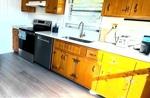 Barnegat Light Casa | 6-bedroom ocean-block renovated duplex in wonderful Barnegat Light with AC, WiFi