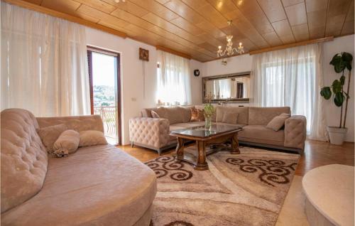 Zmijavci Casa | 6 Bedroom Pet Friendly Home In Zmijavci