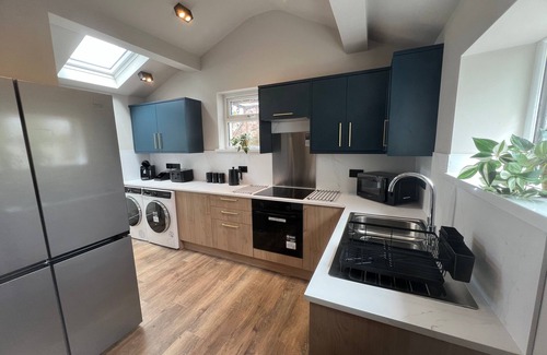 Whitehaven Casa | 6 Bedroom Victorian Terrace, 3.5 baths