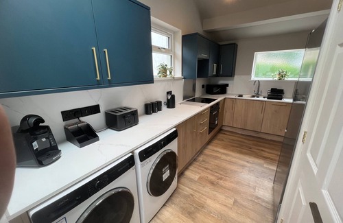 Whitehaven Casa | 6 Bedroom Victorian Terrace, 3.5 baths