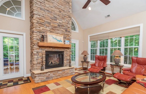 Wise Casa | 6 Bedroom4 Baths Gorgeous gathering patio!