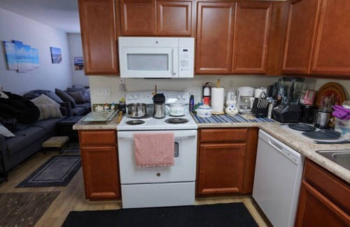 Sunrise Manor Casa | 6 bedrooms/ 10 minutes to the strip!