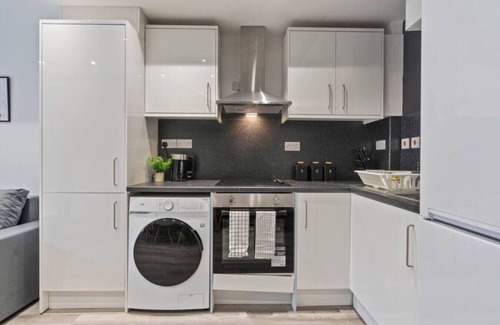 Banbury Casa | 6 Bedrooms 4 Bathrooms House in Great Location