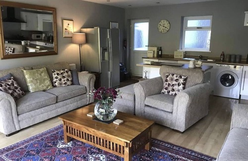 Llandybie Casa | 6 Bedrooms 5 Bathrooms