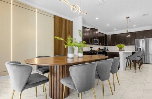 Campbell Casa | 6 Bedrooms / 5 Bathrooms / Storey Lake (4370 RS)