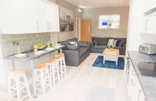 Tamworth Casa | 6 Bedrooms ALL with En-suites - Fantastic House
