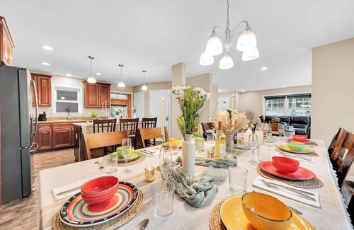 Rowland Casa | 6 Bedrooms + Hot Tub + Game Room + Movie Theater