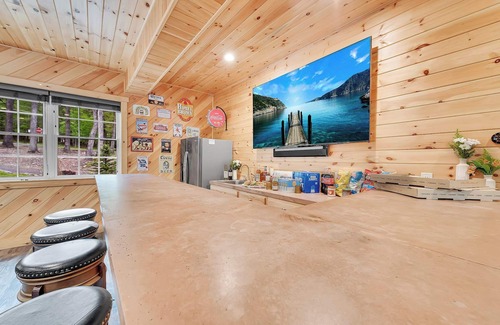 Rowland Casa | 6 Bedrooms + Hot Tub + Game Room + Movie Theater