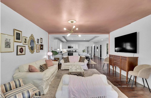 Government Hill Casa | Spacious Oasis l 5 min to Alamo, Riverwalk, Pearl l Pet Friendly