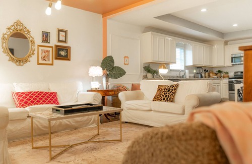 Government Hill Casa | Spacious Oasis l 5 min to Alamo, Riverwalk, Pearl l Pet Friendly
