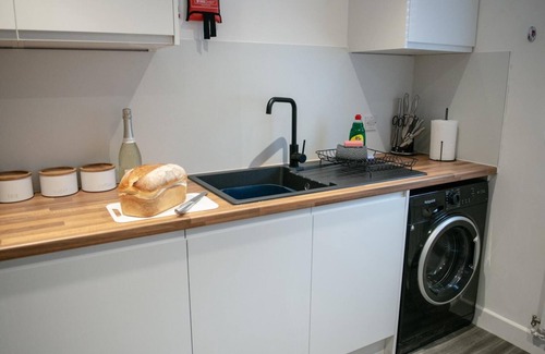 Peterborough Apartamento | 6-beds Home in Hampton Vale | Contractors welcome