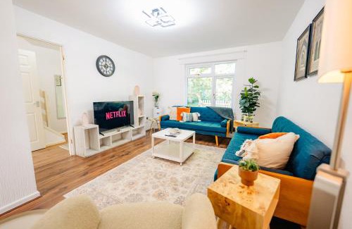 Pentwyn Casa | 6 Beds House with Free Parking, Garden & Fast WiFi