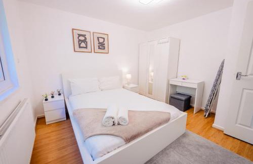 Pentwyn Casa | 6 Beds House with Free Parking, Garden & Fast WiFi