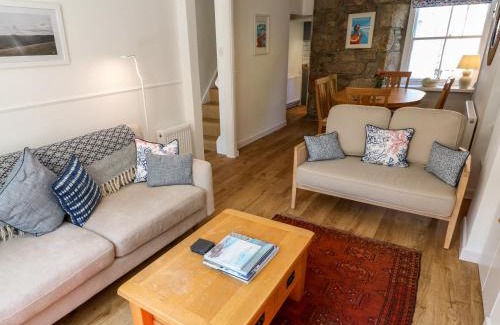 Madron Casa | 6 Bellair Road
